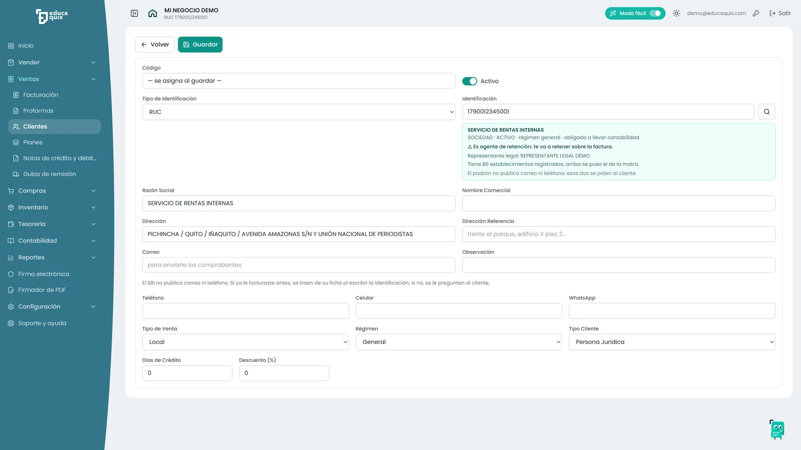 Captura real: ficha de cliente autocompletada con los datos del padrón del SRI.